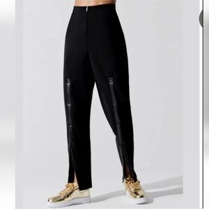 NIKE City Ready Highwaisted Fleece Pant with Snap Buttons Down Leg Size M